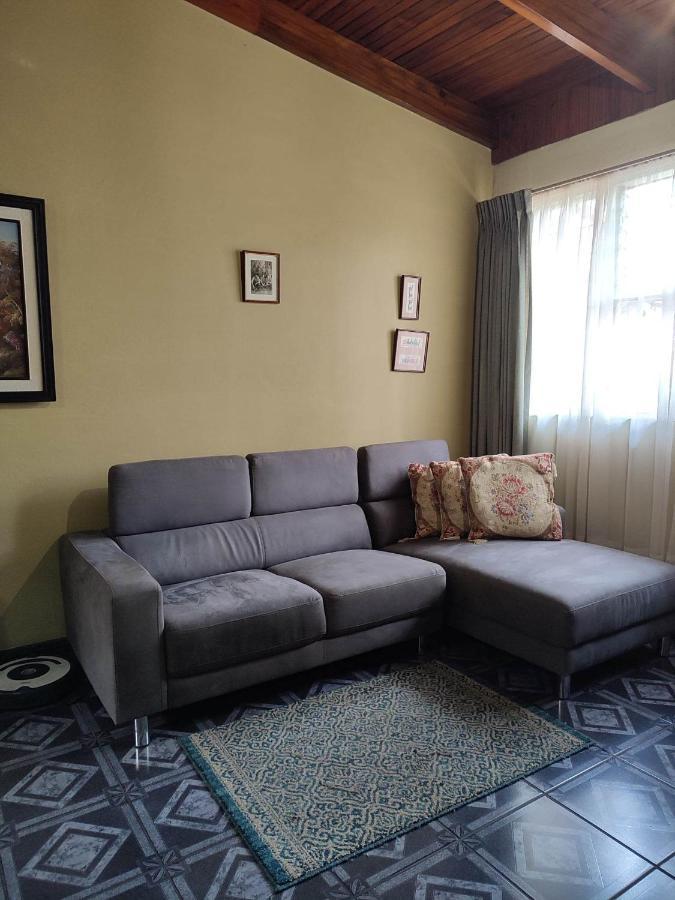 The Cozy Cactus House B&B Cartago Centro English Spoken Buitenkant foto